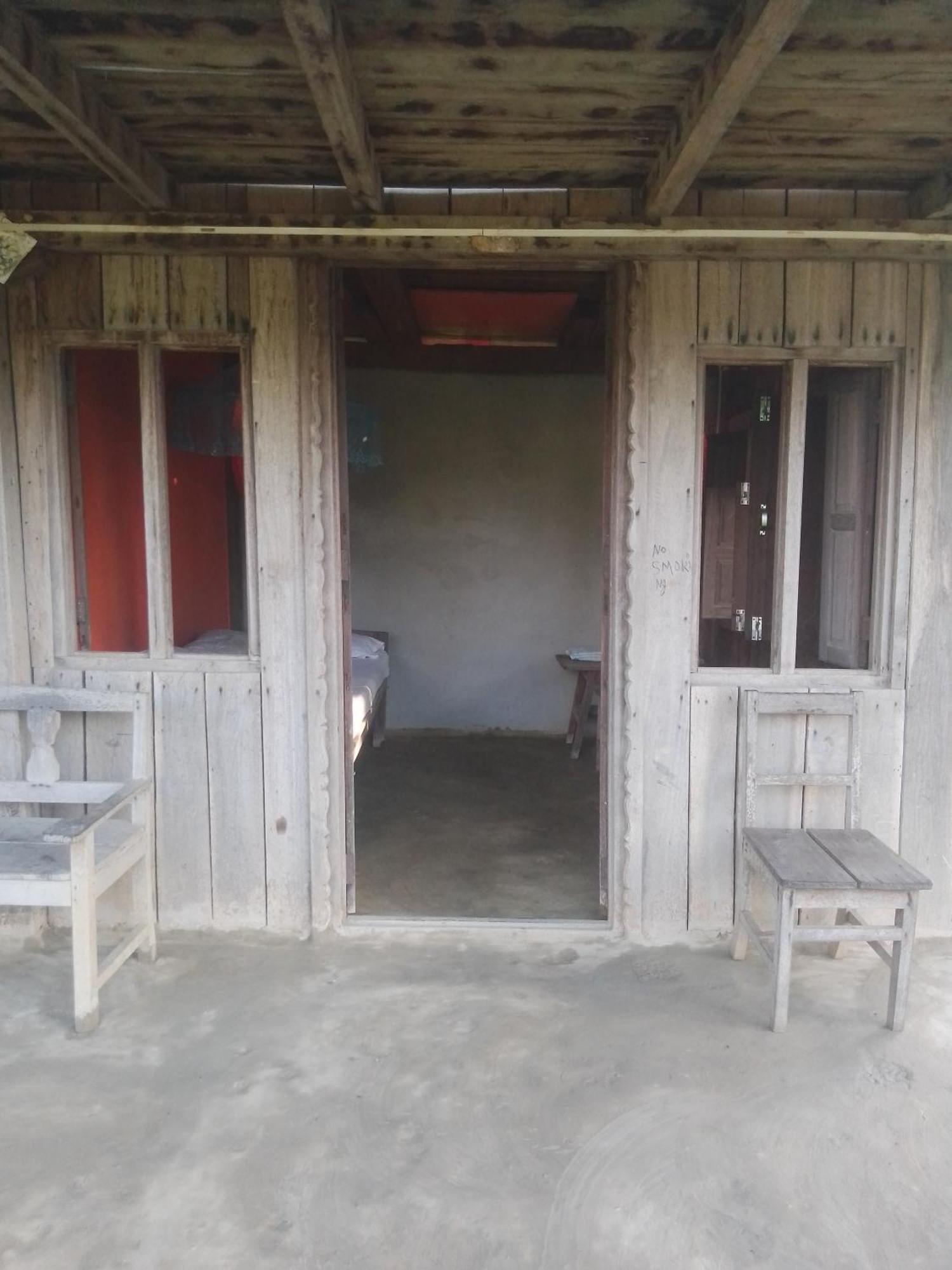 Shanta Ghar A Rustic Guesthouse Chitwan Zewnętrze zdjęcie