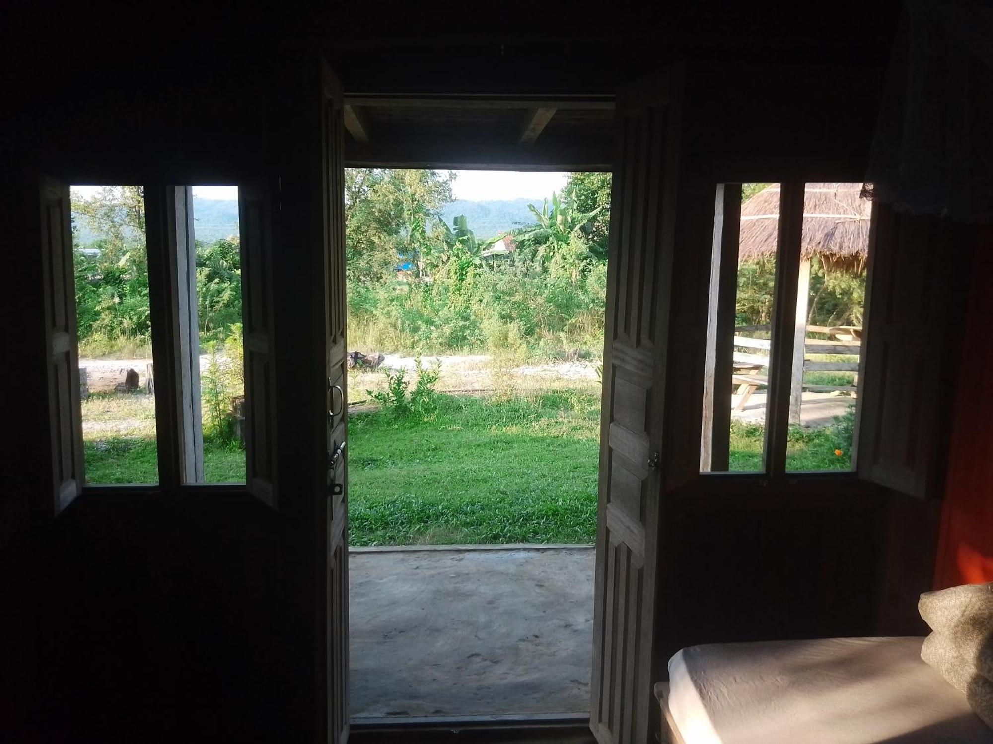 Shanta Ghar A Rustic Guesthouse Chitwan Zewnętrze zdjęcie