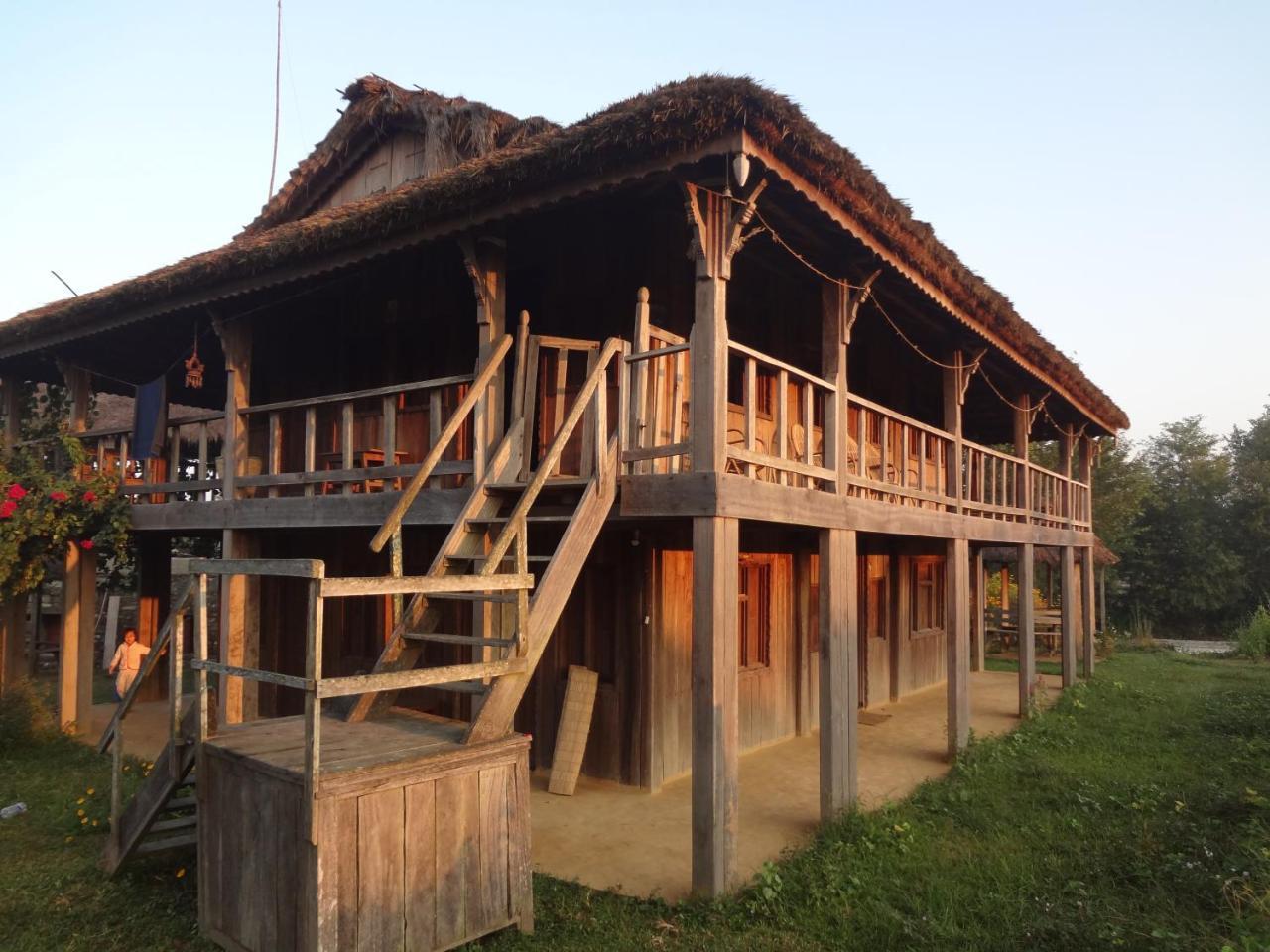 Shanta Ghar A Rustic Guesthouse Chitwan Zewnętrze zdjęcie